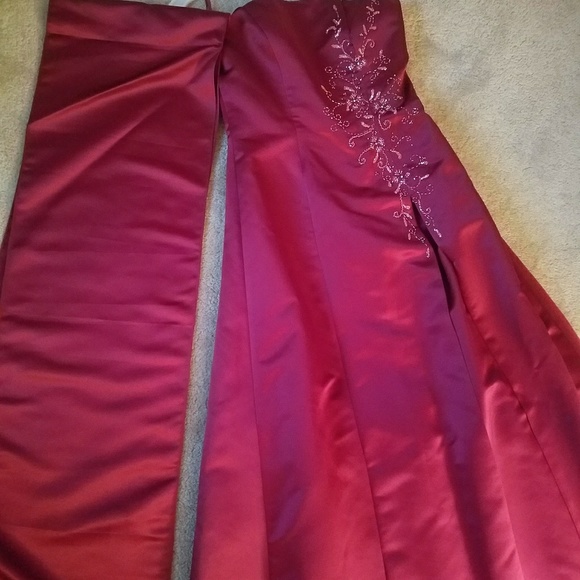 Bella Formals by Venus Bridesmaid Dresses - Picture 4 of 7